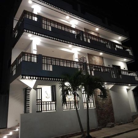Hostal Marina Samana エクステリア 写真